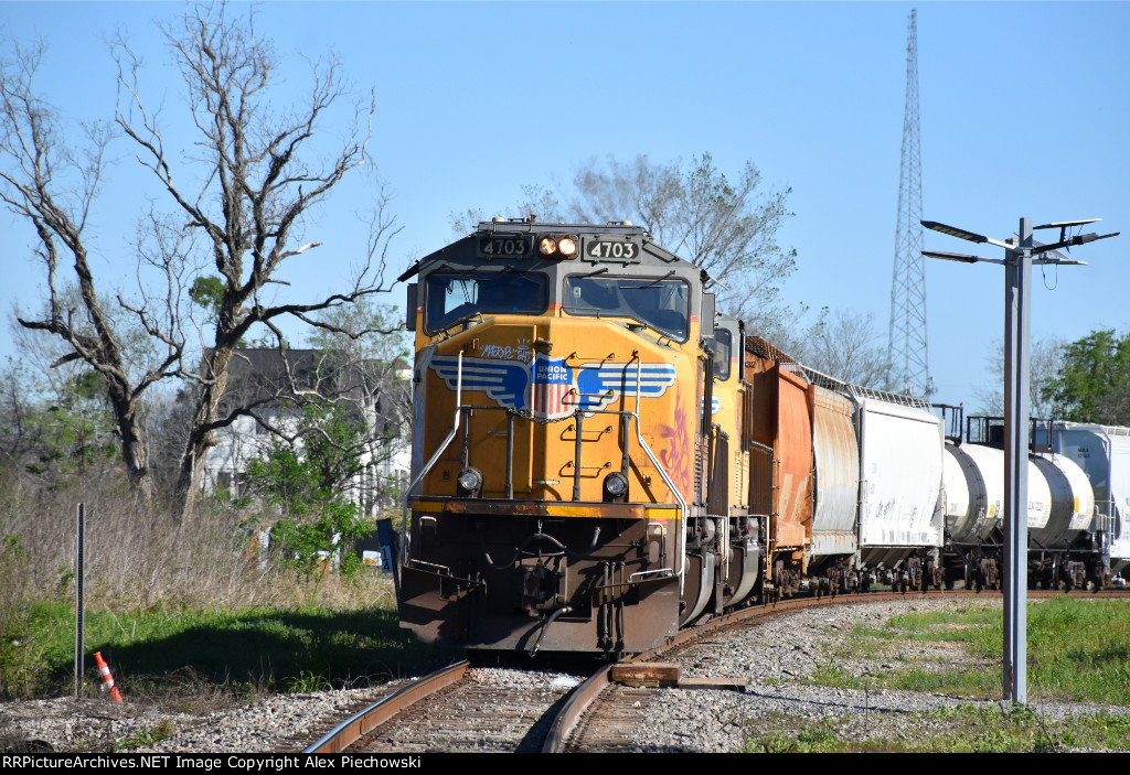UP 4703
